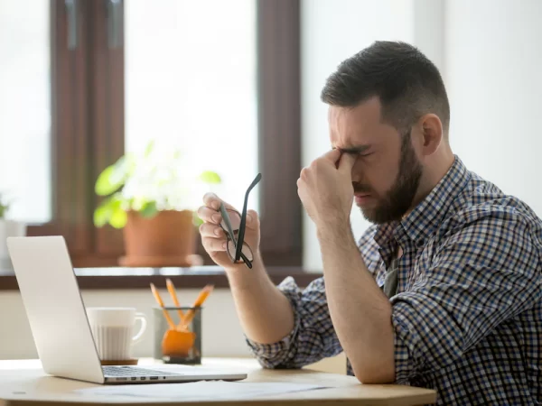 Dor de cabeça e enxaqueca? Saiba como se ver livre delas