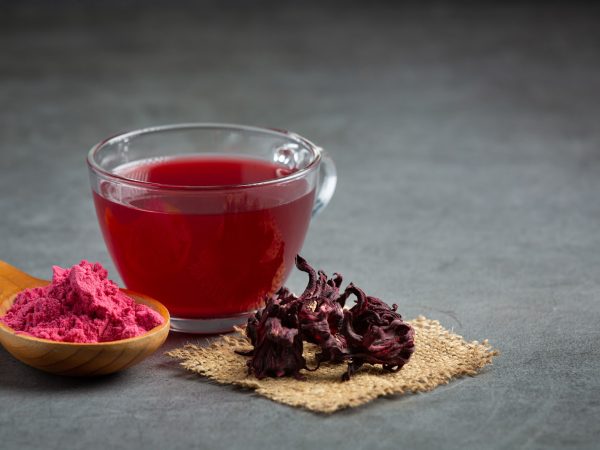 Como o hibisco pode auxiliar na rotina de quem busca efeito diurético natural?